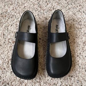 Algeria Mary Jane Walking Shoes. Size 41. Black. EUC